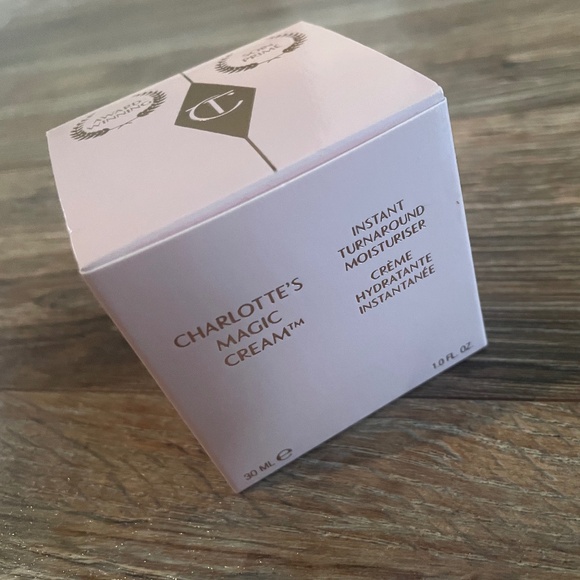 CHARLOTTE TILBURY Charlotte's Magic Cream Moisturizer - 30mL/1.0oz - Picture 7 of 8